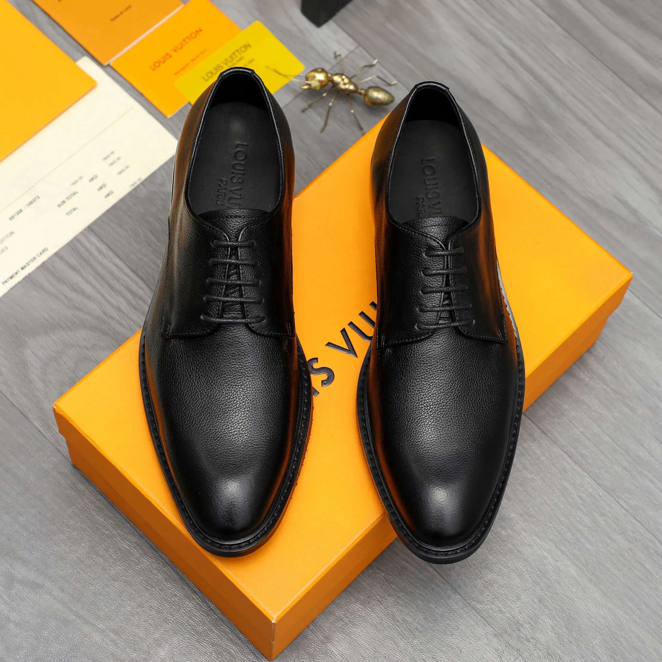 Men's shoes 💰p460 Product trademark: LV (Louis Vuitton) business lace-up formal leather shoes Regular size: 39-44 (38.45 custom-made, non-returnable) Product materials: Selected high-quality pebbled cowhide upper, cowhide lining, original rubber outsole